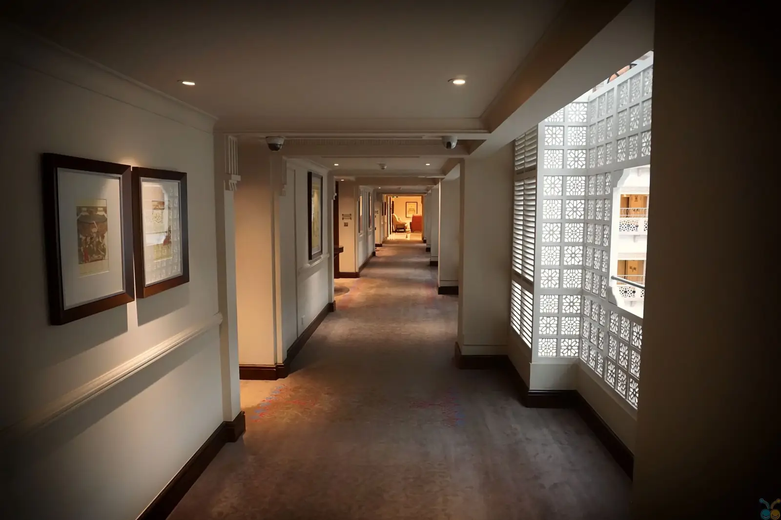 Rylorostayreview interior corridor